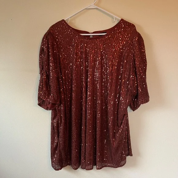 NWT Torrid Burgundy Red Sequin Covered Short Sleeve Keyhole Back Blouse Sz 4 - Picture 3 of 6